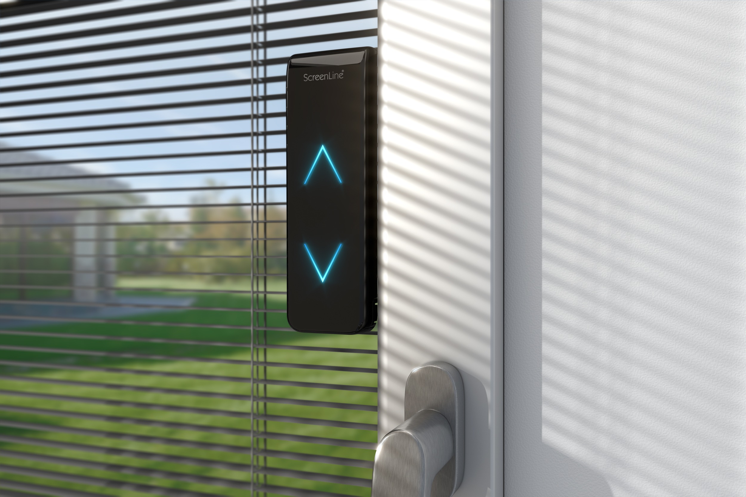 Detalle del controlador del sistema de persianas motorizado de una ventana